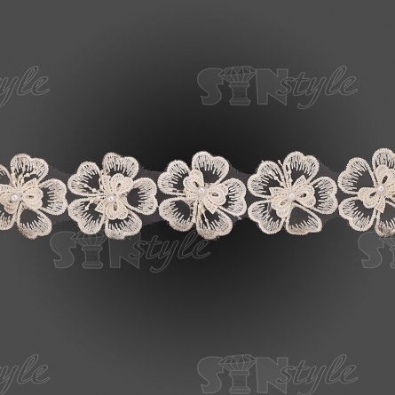 Кружево "Цветочки", нежная объемная цветочная гирлянда с бусиной в центре каждого цветка, на капроновой ленте, ширина 55 мм, цвет шампань, намотка 20 ярдов фото 2