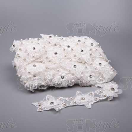 Кружево "Цветочное", ширина 60 мм, цвет белый, декорировано бусинами стразами в цвет кружева, намотка 10 ярдов  фото 1