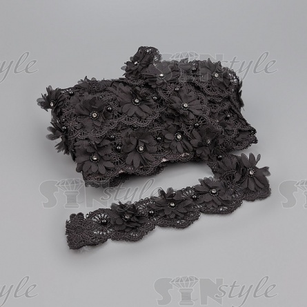 Кружево ажурное с объемными цветами в цвет кружева, украшено черными бусинами и белыми стразами, ширина 50 мм, намотка 10 ярдов, цвет черный  фото 3