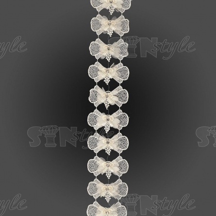 Нежное ажурное кружево из бантиков, декорированное белыми стразами и бусинами в цвет кружева, ширина 75 мм, цвет шампань, намотка 10 ярдов фото 3