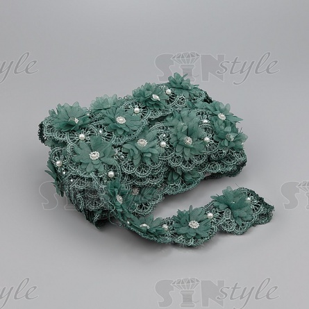 Кружево ажурное с объемными цветами в цвет кружева, украшено белыми бусинами и стразами, ширина 50 мм, намотка 10 ярдов, цвет мятный  фото 3