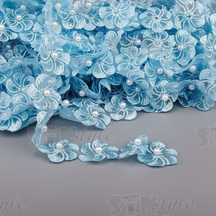 Кружево "Цветочки" на капроновой ленте, ширина 35 мм, цвет голубой+белые бусины, намотка 20 ярдов фото 1