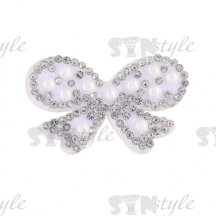 Аппликация "Бантик" из страз на фетровой основе, размер 40 мм х 25 мм, цвет белый + белые стразы и бусины фото 1