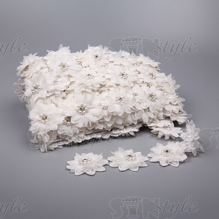 Кружево "Цветочное", ширина 45 мм, цвет белый, белые бусины и стразы, намотка 15 ярдов фото 1