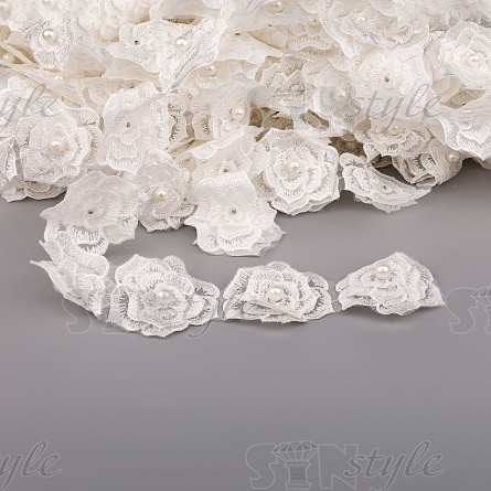 Кружево "Цветочки" украшено  бусиной, на капроновой ленте, ширина 55 мм, цвет белый (7), намотка 20 ярдов фото 1