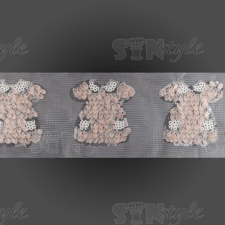 Аппликация пришивная на сетке из пайеток "Платьице", цвет персиковый, размер 80 х 80 мм, рулон 82 шт. фото 1