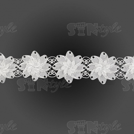 Кружево "Цветочное", на нежной ажурной основе воздушная цветочная  гирлянда из объемных цветов с белой стразой в середине цветка, ширина 100 мм, намотка 15 ярдов, цвет белый фото 3