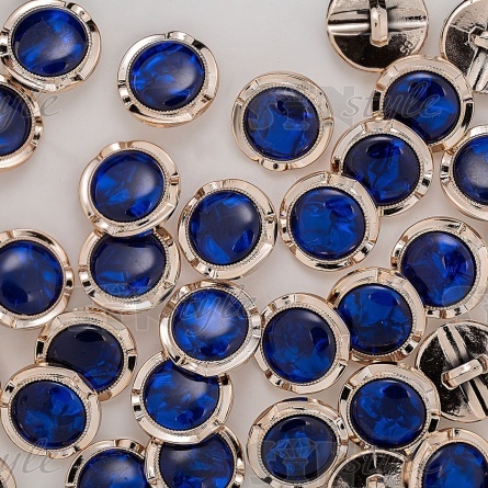 Пуговица пластиковая на ножке, круглая, золотая основа, синяя вставка под мрамор, размер 40L фото 3