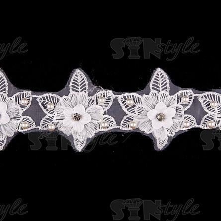 Кружево "Цветочное", ширина 60 мм, цвет белый, декорировано бусинами стразами в цвет кружева, намотка 10 ярдов  фото 2