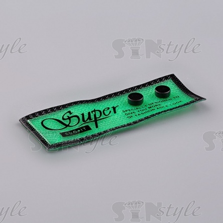 Аппликация пришивная ПВХ, полупрозрачная с надписью и черными заклепками, размер 65x25 мм, цвет зеленый фото 2