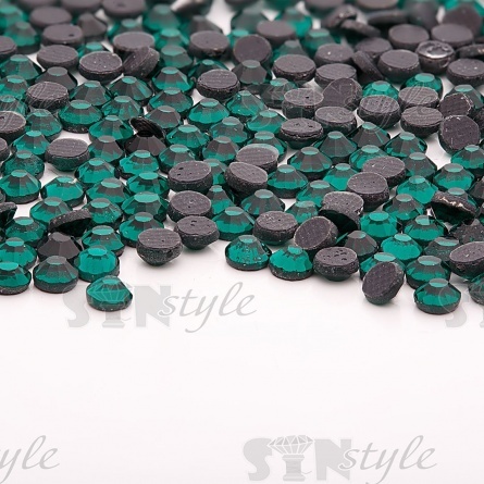Стразы термоклеевые стеклянные SS10, форма круг, цвет зеленый (921) фото 3