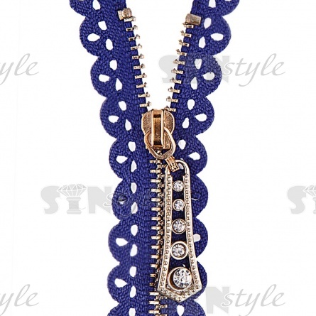 Молния металлическая, тип 3, разъемная, длина 60 см, цвет 223 (синий), звенья золотистые, бегунок золотистого цвета со стразами фото 2