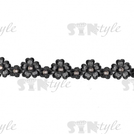 Кружево ажурное с цветочным узором, украшено золотыми люверсами в центре каждого цветка, ширина 35 мм, намотка 15 ярдов, цвет черный фото 2