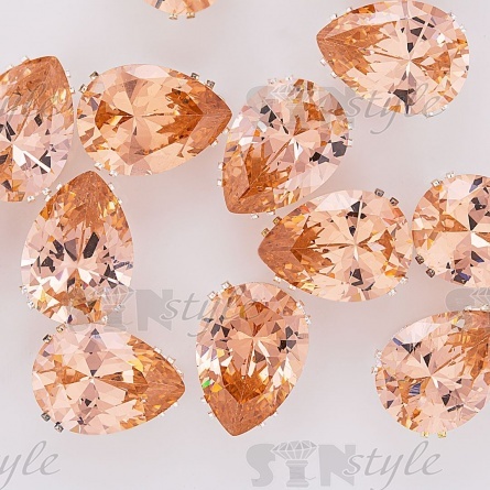 Стразы пришивные стеклянные в цапах, форма капля, цвет серебро+персик, размер 13*18мм  фото 3