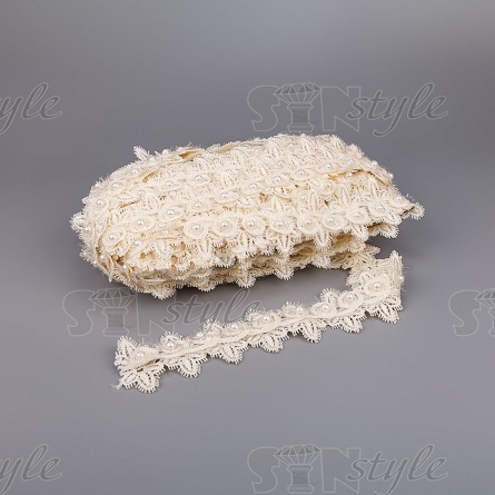 Кружево ажурное с отделкой,  на нежной ажурной основе россыпь бутонов розочек с бусиной в середине цветка, ширина 45 мм, намотка 15 ярдов, цвет шампань  фото 3