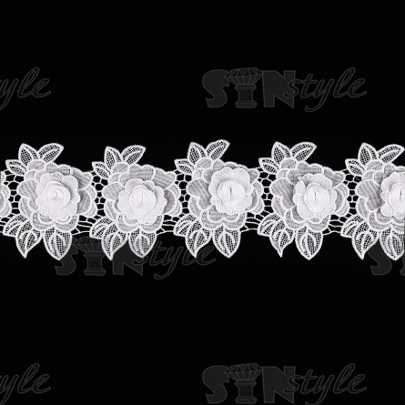 Кружево Цветочное, на ажурной кружевной основе нежная цветочная гирлянда с объемным цветком, ширина 100 мм, цвет белый, намотка 15 ярдов фото 1