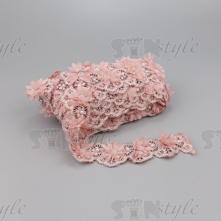 Кружево ажурное с объемными цветами в цвет кружева, украшено белыми бусинами и стразами, ширина 50 мм, намотка 10 ярдов, цвет грязно-розовый  фото 3