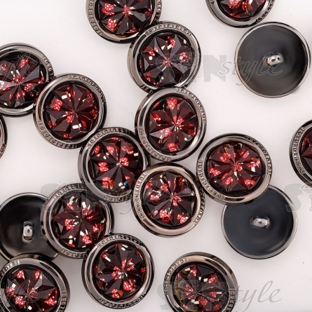 Пуговица пластиковая на ножке, размер 48L, основа цвета темный никель, шляпка бордовая в форме кристалла фото 3