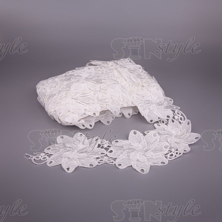 Кружево "Цветочное", на нежной ажурной основе воздушная цветочная  гирлянда из объемных цветов с белой стразой в середине цветка, ширина 100 мм, намотка 15 ярдов, цвет белый фото 2