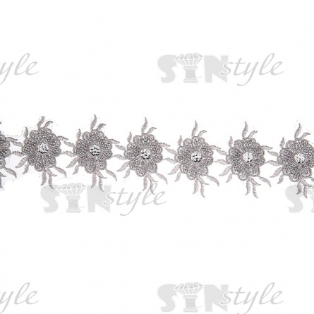 Кружево на сетке с цветочным орнаментом, расшитое пайетками и микробисером, вширина 75 мм, цвет серебряный, намотка 10 ярдов  фото 3