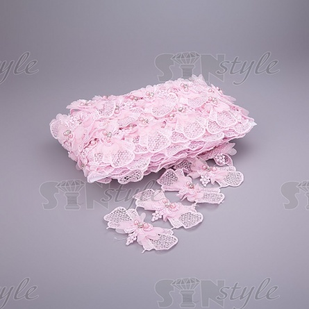 Нежное ажурное кружево из бантиков, декорированное белыми стразами и бусинами в цвет кружева, ширина 75 мм, цвет розовый, намотка 10 ярдов фото 1