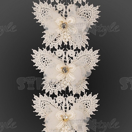 Воздушные бабочки из ажурного кружева с элементами из органзы и стразами, ширина 80 мм, цвет шампань, намотка 10 ярдов  фото 1