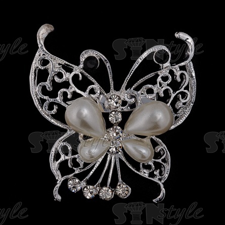 Брошь "Бабочка", размер 45х48 мм, цвет серебряный+белые стразы и бусины, застежка булавка фото 1