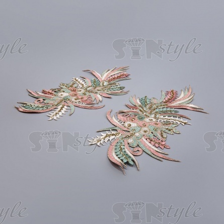 Аппликация пришивная с цветочным орнаментом, декорированная золотым глиттером, размер 145x310 мм фото 2