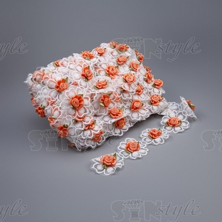 Кружево "Цветочное", на ажурной капроновой основе россыпь объмных цветов из атласных ленточек, ширина 50 мм, цвет белый, намотка 15 ярдов фото 1