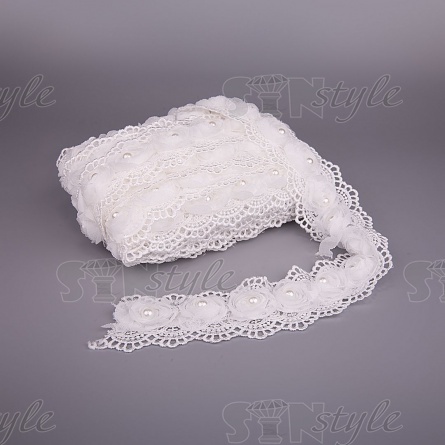 Кружево ажурное с отделкой из органзы и бусин, цвет белый, ширина 60 мм, намотка 10 ярдов фото 3