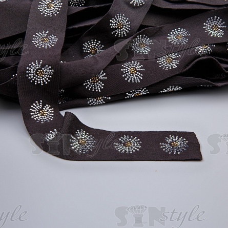 Декоративная тесьма отделочная со стразами, цвет черный, ширина 38 мм, намотка 50 ярдов фото 2