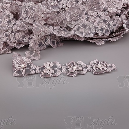 Кружево "Цветочки", объемная нежная цветочная гирлянда с бусиной белого цвета, на капроновой ленте, ширина 55 мм, цвет серый, намотка 20 ярдов фото 1