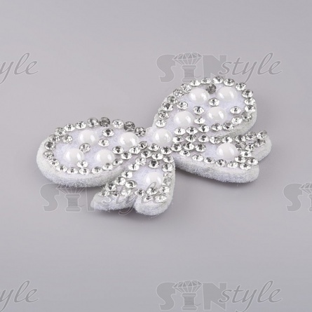 Аппликация "Бантик" из страз на фетровой основе, размер 40 мм х 25 мм, цвет белый + белые стразы и бусины фото 2