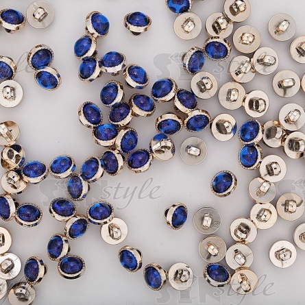 Пуговица пластиковая на ножке, круглой формы, размер 18L, золотая основа с вставкой синего цвета фото 3