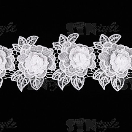 Кружево Цветочное, на ажурной кружевной основе нежная цветочная гирлянда с объемным цветком, ширина 100 мм, цвет белый, намотка 15 ярдов фото 2