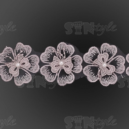 Кружево "Цветочки", объемная нежная цветочная гирлянда с бусиной белого цвета, на капроновой ленте, ширина 55 мм, цвет серый, намотка 20 ярдов фото 3